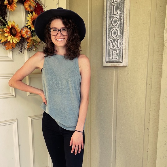 Riss: Posh Ambassador - Picture 1 of 2